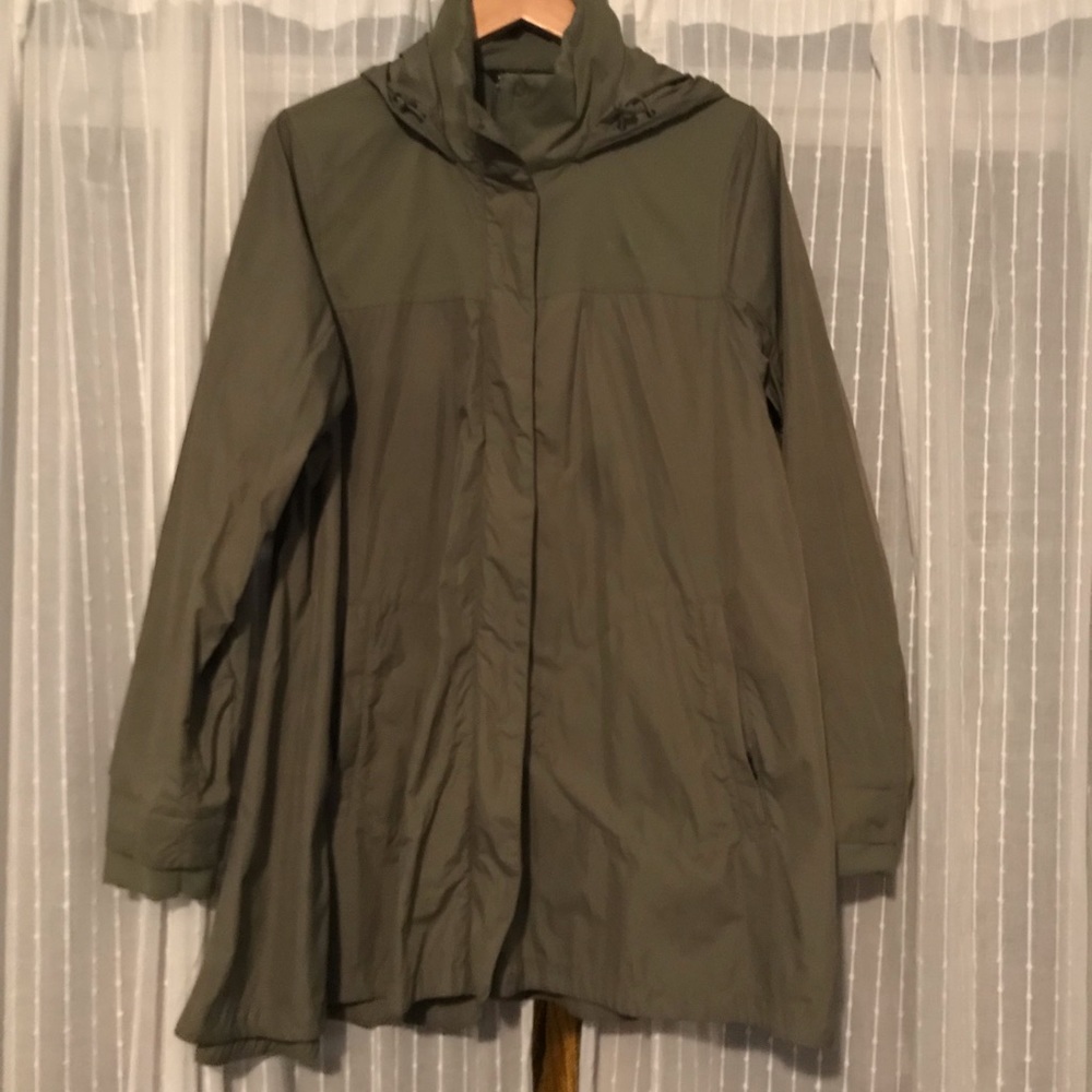 North Face Flychute Olive Green Windbreaker